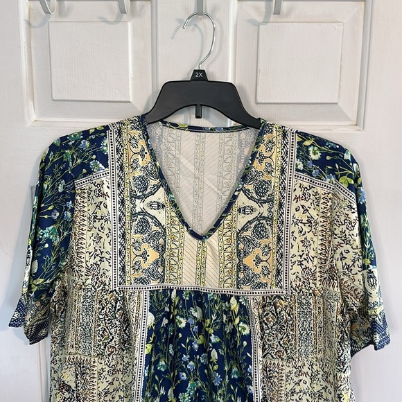 Patterned Women’s Top size XXL - Picture 2 of 4